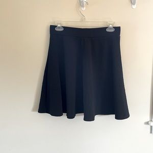 🌹🌹Xhilaration women’s black skirt.
